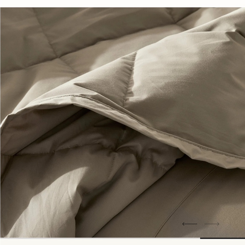BOLL & BRANCH | Down Alternative Quilted Bed Blanket - Oak - Picture 5 of 5